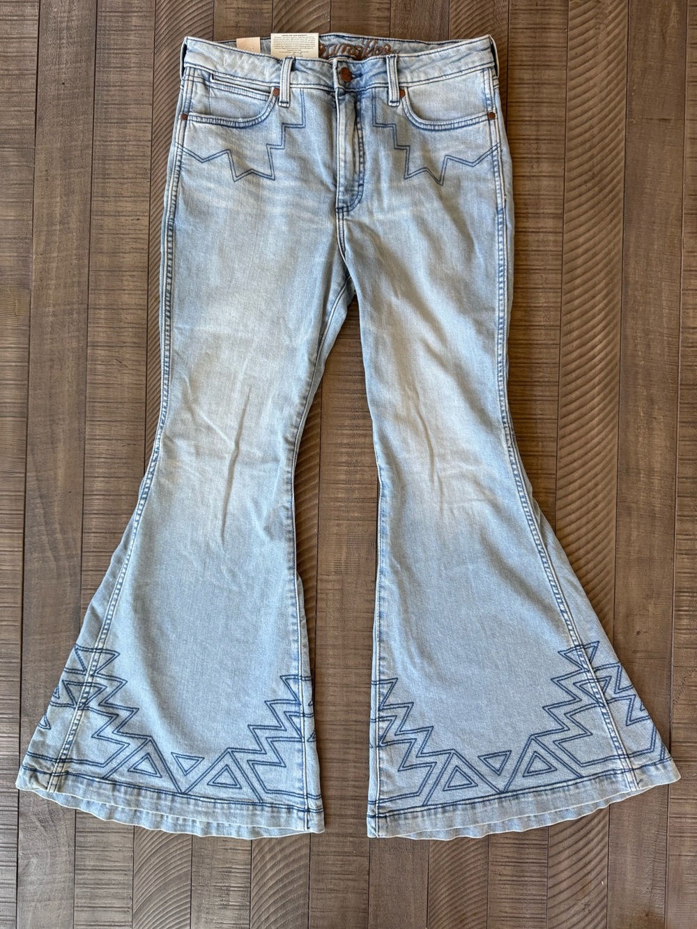 Wrangler Retro Embroidered High Rise Flare Jeans Women's Size 30X32 (NWT)